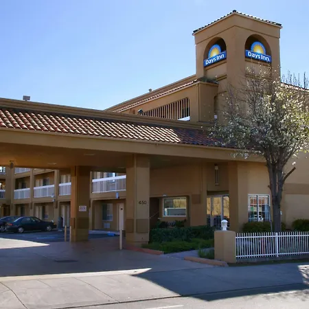 Days Inn By Wyndham Hayward Airport